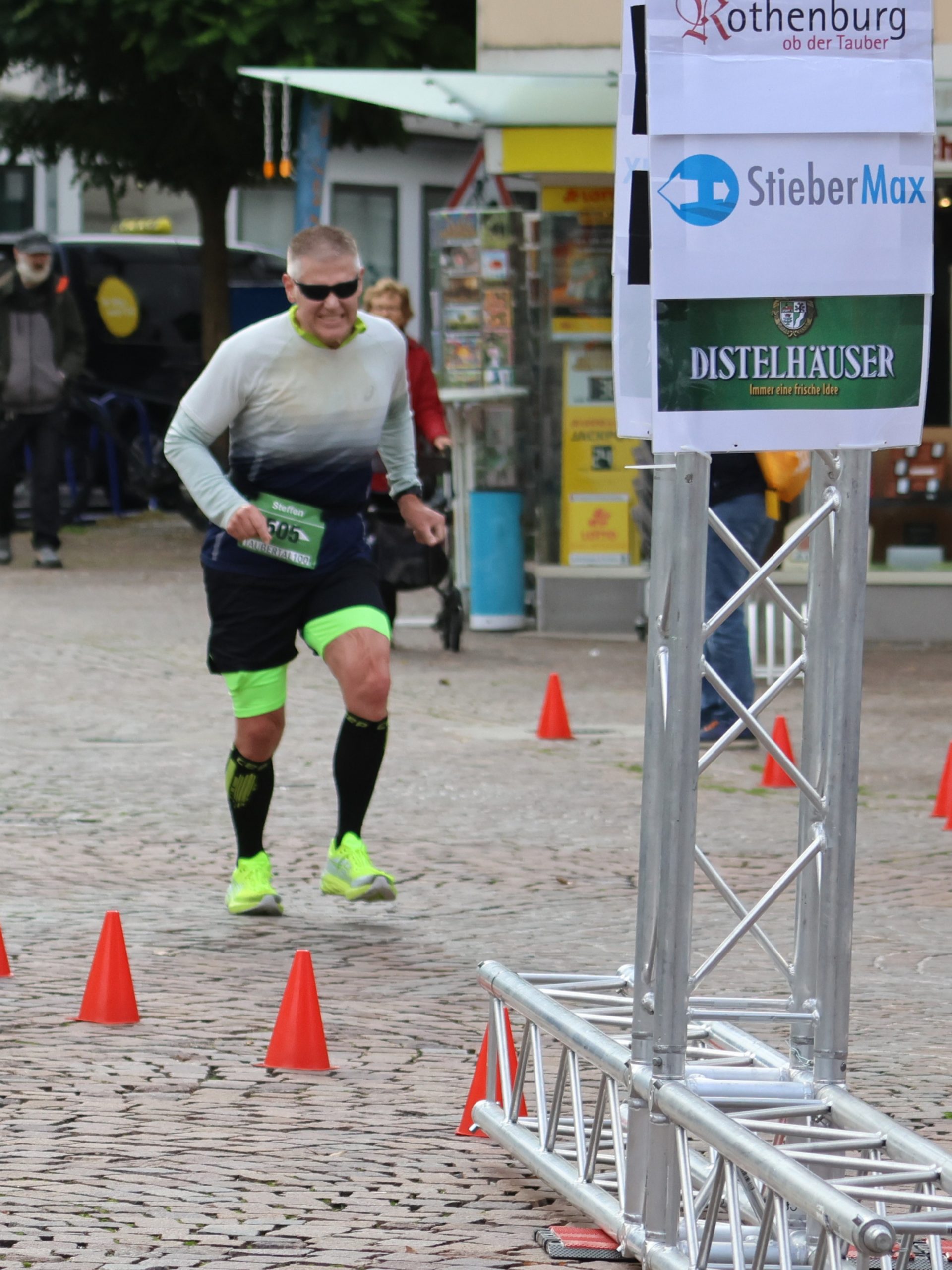 5-6m vor der Ziellinie noch ein Wadenkrampf
