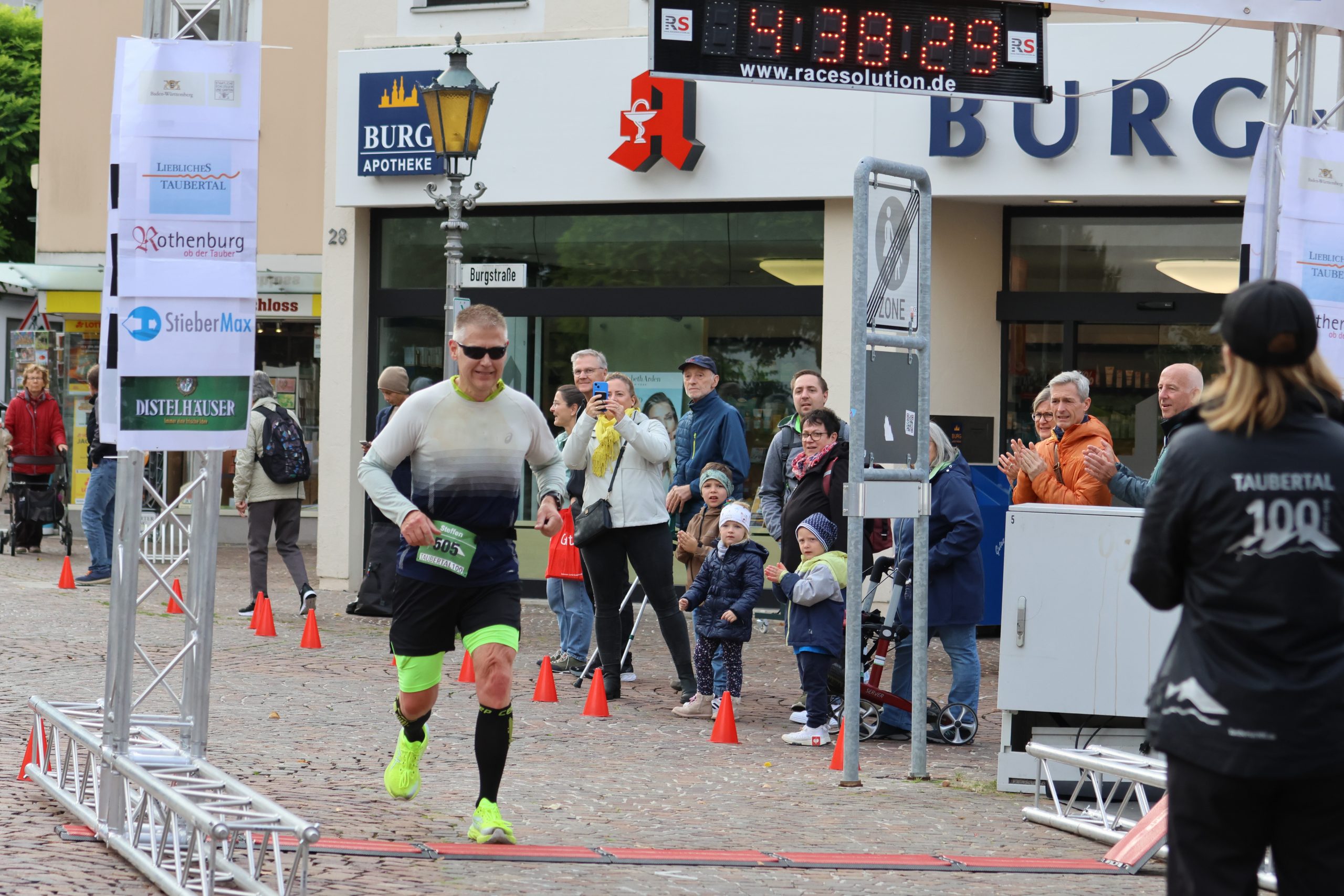 Zieleinlauf 50km Ziel bei den 11. Taubertal 100 in Bad Mergentheim