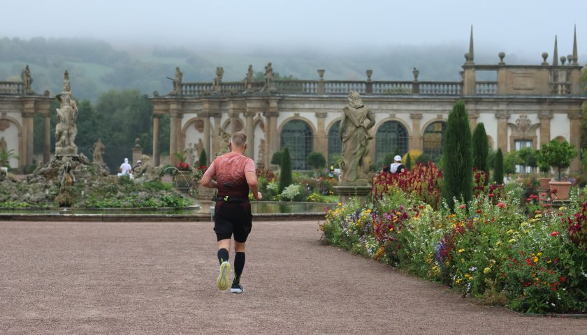 Schloss Weikersheim - dieses Jahr stehen die Blumen noch.